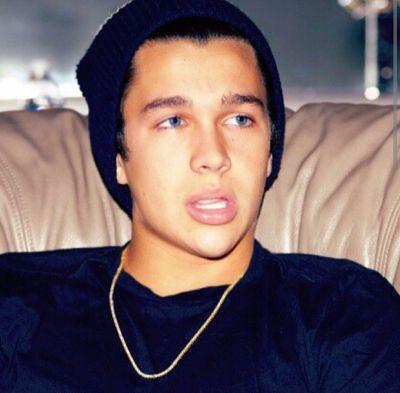 Waiting for my idol to notice and follow me✌ …•1/4 of foolish 4 follows•…