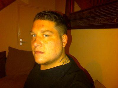 London guy 28 loves music and football and more.. lol