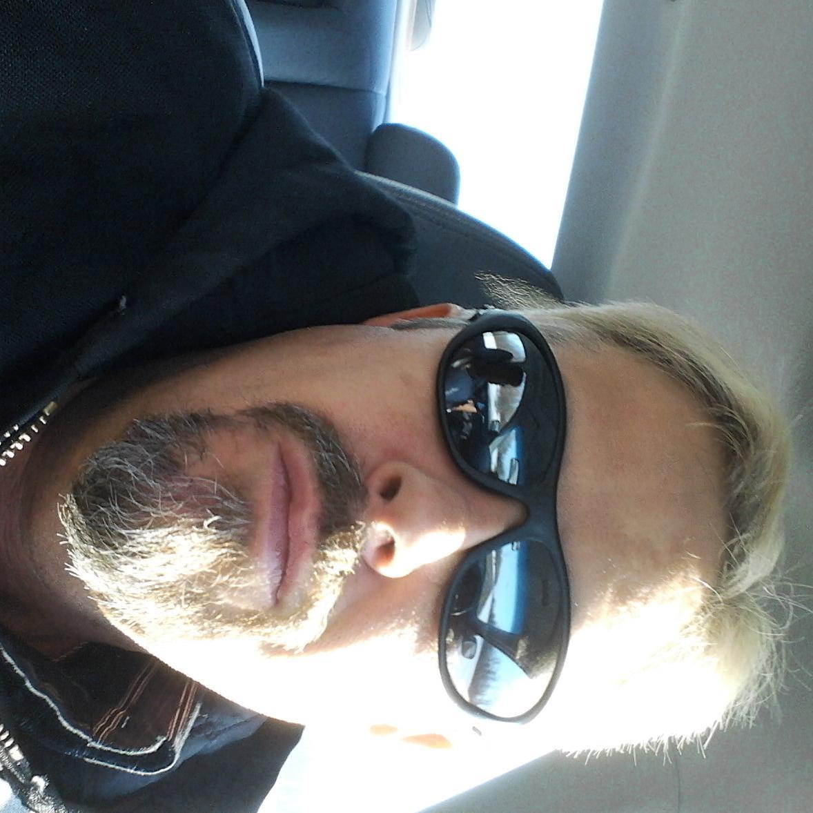 curt___t's profile picture. what's up