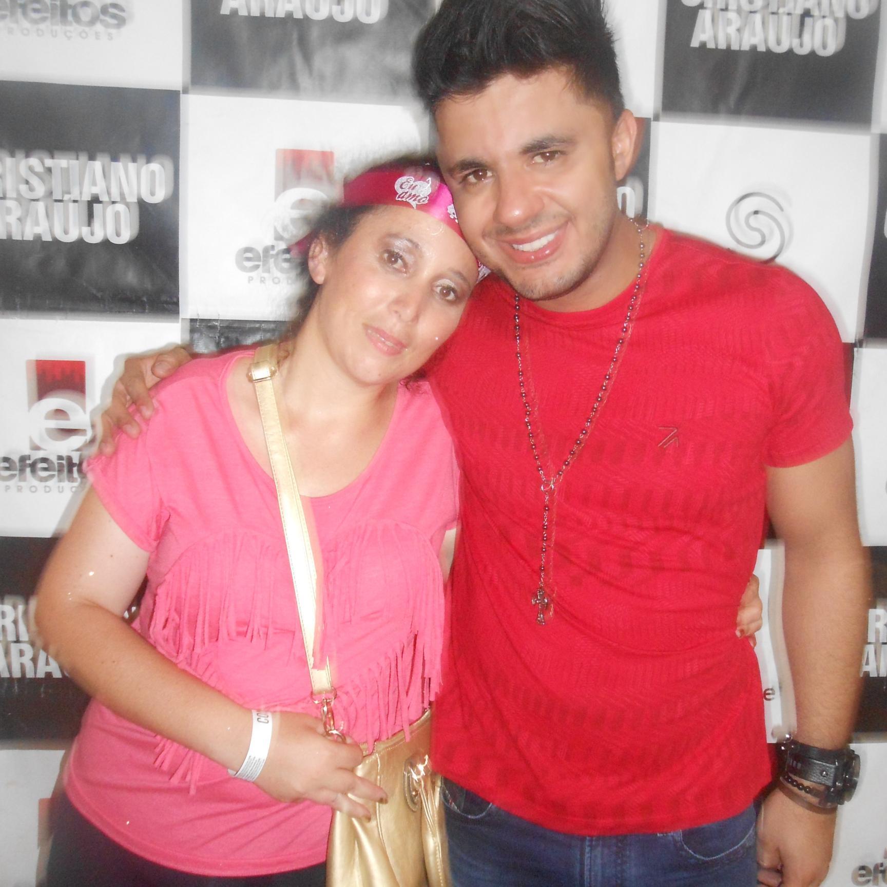 @JosianeDaSilva.Louca pelo Cristiano Araujo.Fã de http://t.co/979JDUpqOQ muito amor e orgulho.