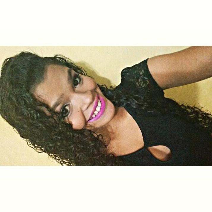 Sou como você me vê.
Posso ser leve como uma brisa  ou forte como uma ventania,
Depende de quando e como você me vê passar.
C. Lispector