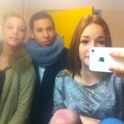 XenoFurious's profile picture. follow sinon je te fais un piercing aux couilles avec les anneaux du classeur NON JE BACON !!!