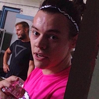 follow @zaylours and @whenthewolves for more free follows and a fb!!!