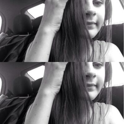 rheanna_park's profile picture. eloise is a poo