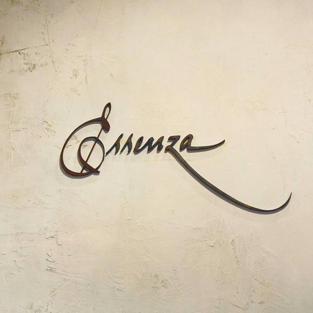 essenzaseattle's profile picture. We offer a carefully curated selection of boutique fragrances, fine jewelry, quality body and skin care and handcrafted home goods.