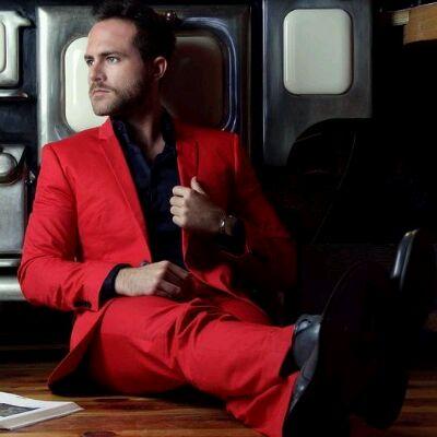 Respetamos & Admiramos Al Guapo De @erikhayser ... Actualmente Es El #ComandantePonce // #DanielPonce En @LosMiserables Por @Telemundo 8/7C