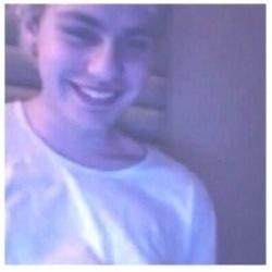please follow @sorryimamber ❤️ (( she follows back and is a 1D/5sos fan acc)) PLZ RT LINK BELOW AND MENTION MICHAEL❤️