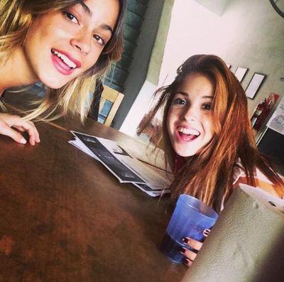 Dos chicas de diferentes chicas apasionadas de Tini Stoessel y Candelaria Molfense. Somos Ceci y Clau.Tinita y Cande las mejores os amamos girls ❤♡♡❤