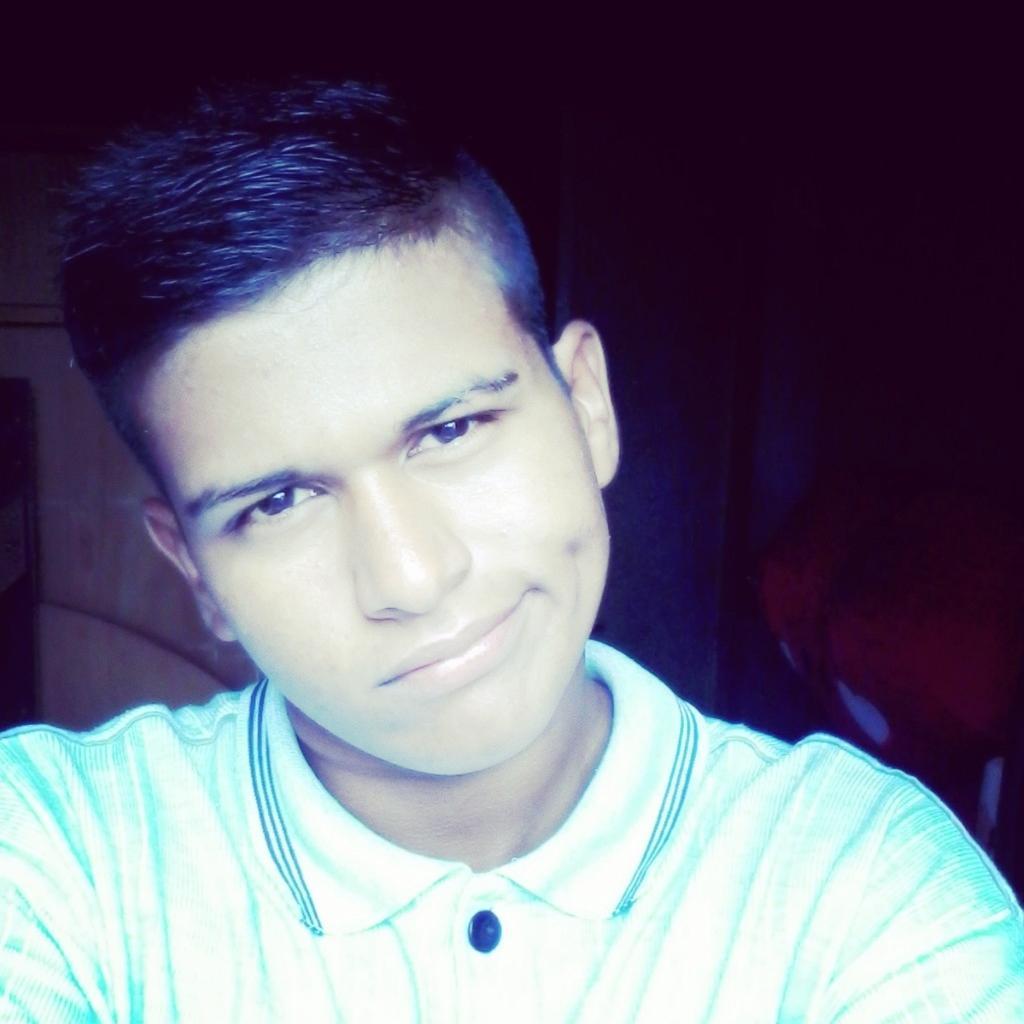 Neguinho maroto e ousado
Gosta de curtir a vida, de ser feliz e gozar♫