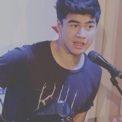 hey you should follow @hoodinsane she follows back  also if you have tumblr you should follow me. :)