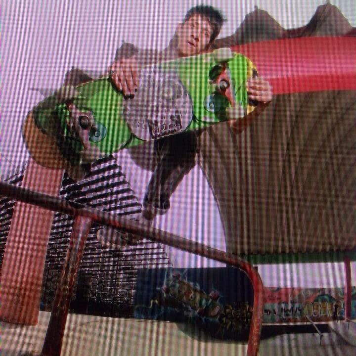 Patinar , rock and roll ,  amigos , fiesta , MP , eso soy Furby Guzmán