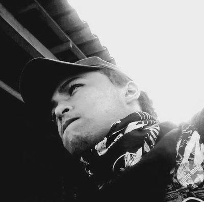 Lukaslp_'s profile picture. Ser capaz de perseguir nossos próprios sonhos é o que nos faz fortes.  - Chester Bennington