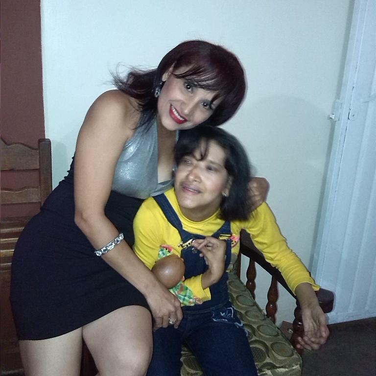 AUNQUE YA NO ESTEN A MI LADO FISICAMENTE LAS LLEVO EN MI CORAZON Y POR SIEMPRE LES VOY AMAR. CUANTO LAS EXTRAÑO MADRE QUERIDA Y A MI HERMOSA.