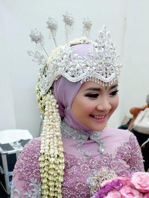 hidayat&tjachjawatie's youngest daughter, kelanaputera&lestariputeri's adorable sister, triatmojo's best partner in life.