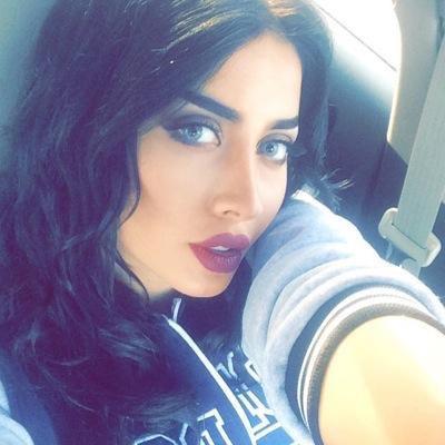 انا السيئه في كل شيء فبتعدوا عني ياملائكه.