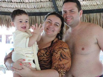 Natural de Cajazeiras, Casado, Pai, Funcionário Público Efetivo da Prefeitura Municipal de Cajazeiras, Enfermeiro do Pronto Atendimento Noturno Sol Nascente.