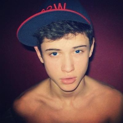 averedits's profile picture. About me : Im awesome kinda yeah Favorite Singer: selena gomez , taylor swift ,  Am i funny am i not funny maybe maybe not ! ✌️