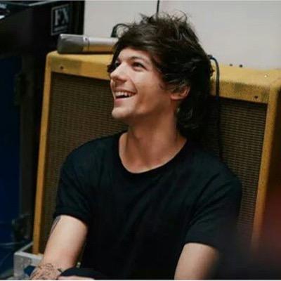 FREE FOLLOW BC YOURE BEAUTIFUL AND YOU SHOULD FOLLOW @niallerzmofoz AND RT THIS LINK TYSM YOURE FAV IT STALKING YOU RN