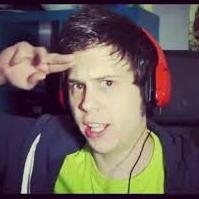 mmmm bueno enpieso soy una persona que le gusta los videos juegos y jugar ala pelota y me gusta el rubius siiii el rubius jajaja yo soy una criaturita 3 me gust
