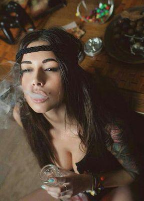 morningdailytw's profile picture. start your day with some weed