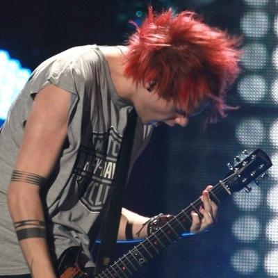 free follow from @dumbhairdye and @rugratcalum !
