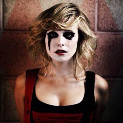 Hiya World ! I'm Harley Quinn ! The Queen of Hurts is here to give you a smashing good time !