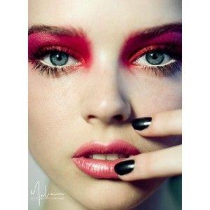 I'll give you a little bit of inspiration for your makeup !