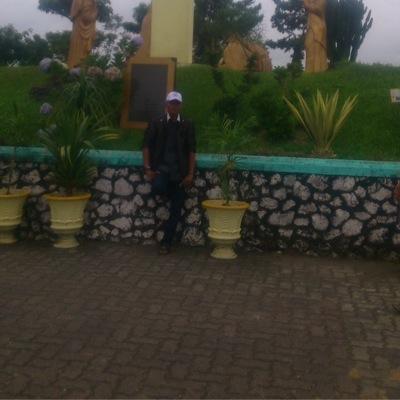 Suka dengan hal hal pnuh tantangan dan buan sekedar crita atau basa basi doank.