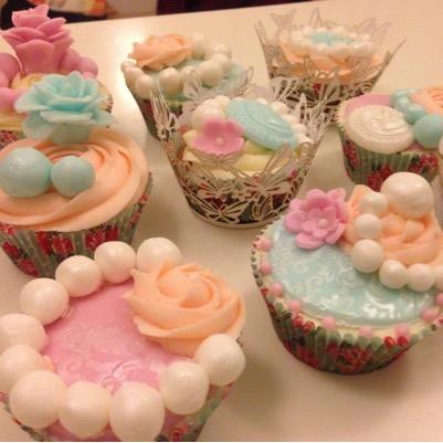 Creator of bespoke, beautiful cupcakes. LIKE FB page to order & to see more designs. I personalise to YOUR request. #prettypleasecupcakes