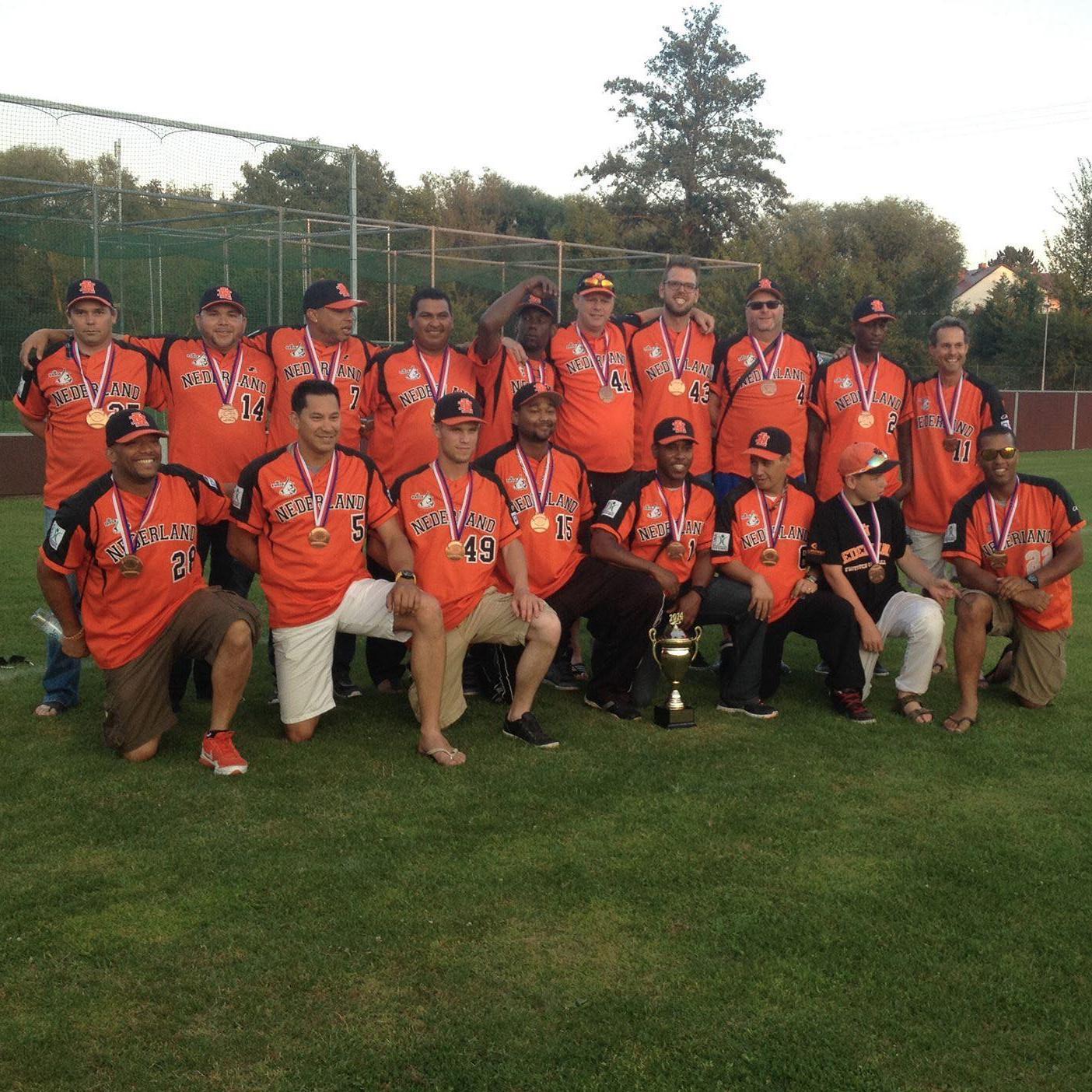 NL Heren Softbal Team op weg naar het WK 2015 in Canada. (Dutch National Mens Fastpitch Softball)