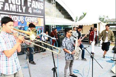 Guitaris in Dancing in Satnight :-) Genre in SkaRocksteady early Reggae
