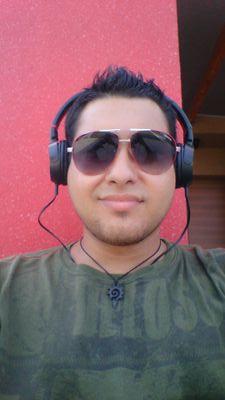 Busco un corazón pero no un corazón
cualquiera. Tiene que ser uno compatible con la
dureza de los tiempos en los que vivimos, para
poder soportar las pruebas.