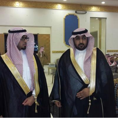 يا هيه كانك ما تبي الناس توذيك
قيس المسافة بين مزحك و جـدك ،

بيـض السجايـا للمعالـي تـوديـك
وســود النـوايـا للمـذمـة تـــردك ،