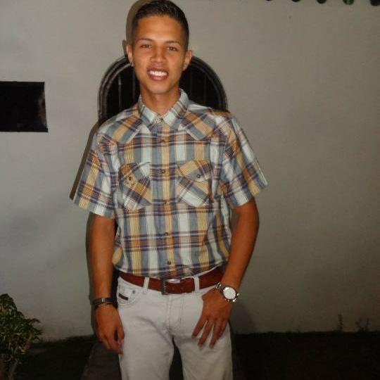 Venezolano - 21
Despachador en P&V.
Mi love por siempre @valentinaase_♥
