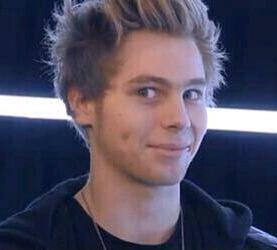 Luke is bae ❤ I'm @lukeyswift