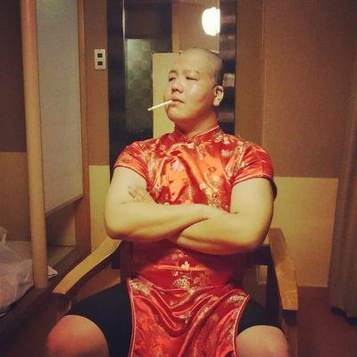 DeBu_slot's profile picture. 釣りが好きな普通の太ったおじさん。どこにでもいる太ったおじさん。え？今、加齢臭とタバコの混じった匂いがしたって??
そうだよ。
ほら。。
ふり返ってごらん。。。