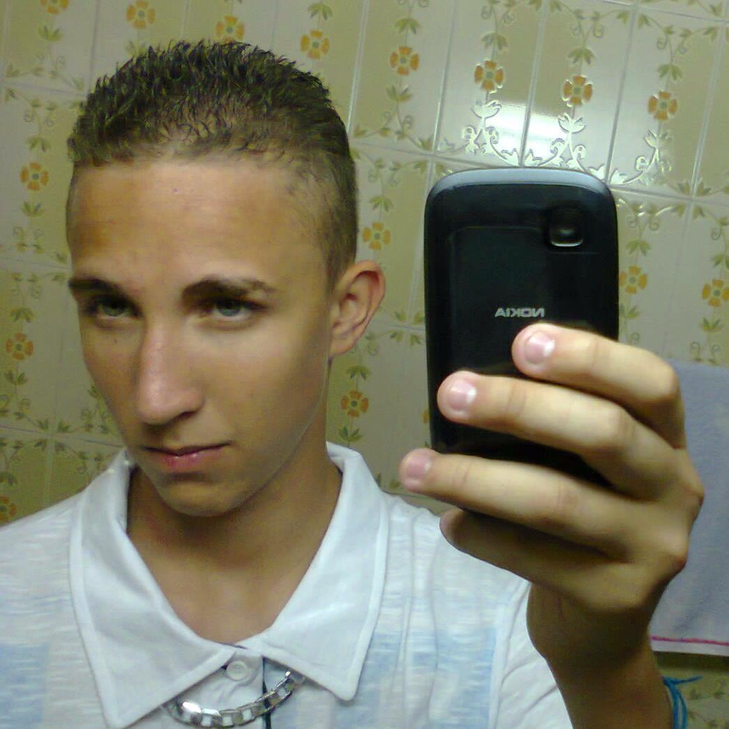 Quem se descreve se limita... Follow e me conheça.