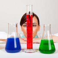 Todo lo que necesitas saber sobre la ciencia que se esconde tras tus cosméticos.