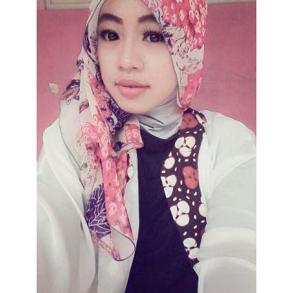 |Fashion Education '11 Semarang State University
| MC & Announcer | Fashion Desaigner | IG :Fitriavee_s