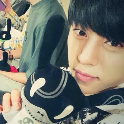 至って普通のデヒョンです。 I'm a bot of Daehyun from B.A.P(元bap_DHbot_)
