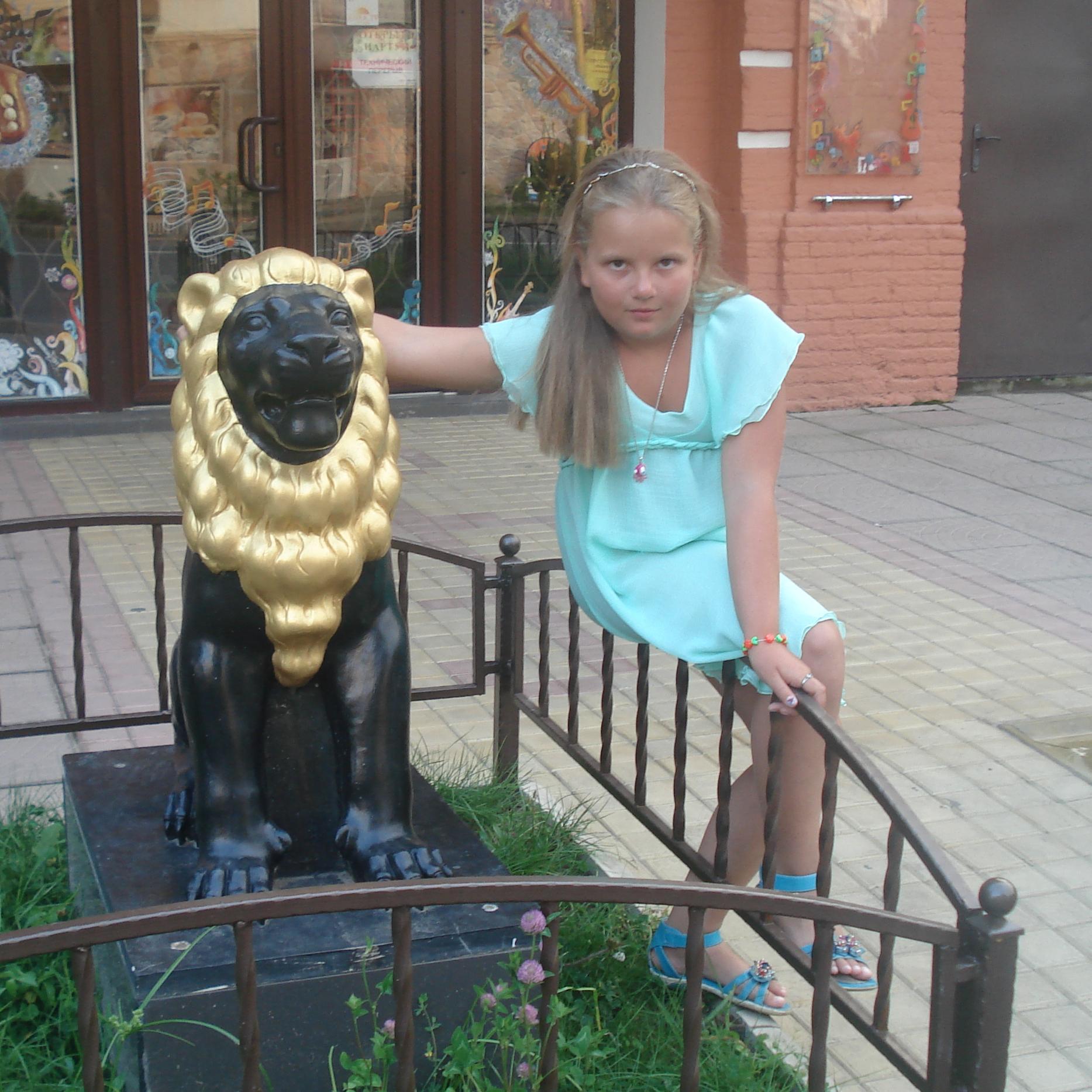 arinushka_2002's profile picture. 