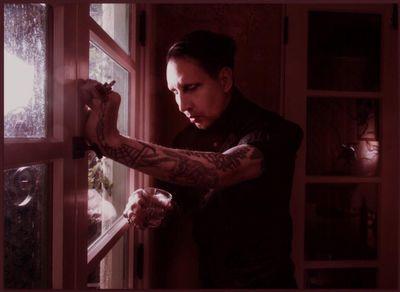 Whatever doesn't kill you it's gonna leave a scar. ‡Mansonite‡. Marilyn Manson es mi vida♥              Cuenta personal: @Bego4EFree