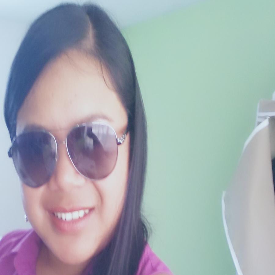 karolfi1's profile picture. 