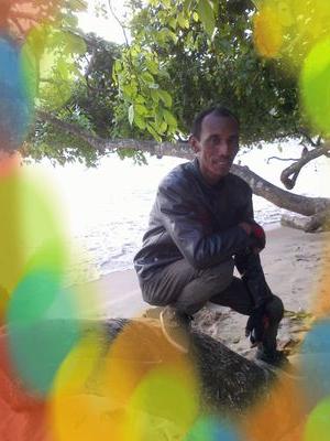 margiurip's profile picture. aq bagai mentari yg tak dapat menghangatkan  mu,, aq bagai pelangi yg tak dapat memberi warna dalam hidupmu,, aq bagai sang rembulan yg tk dapat menerangi malam