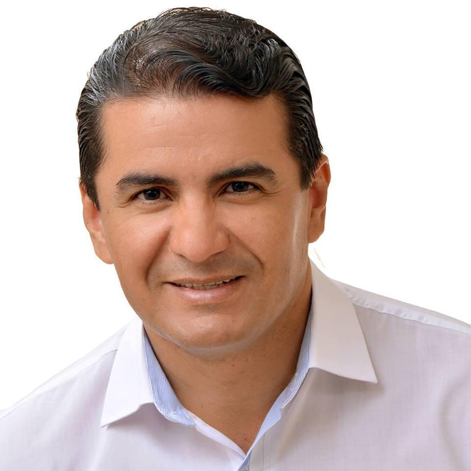 Roberto Fernandez Candidato a Alcalde 2015 Obras Con el corazón