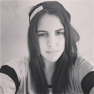 Nadie pasa de esta esquina aquí mandan las divinas, porque somos gasolina. GASOLINA DE VERDÁ.