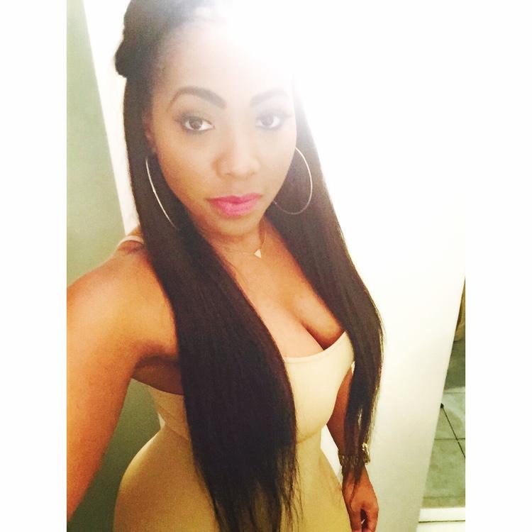 _ReneeRenee's profile picture. Slim Waist Thicke Thighs #DollFace #TeamStupidProportions #ChickNKicks  Resume Solid!..................     

Oh yea #IGotThemJsTho