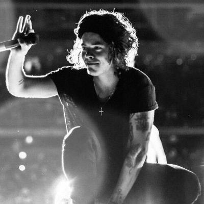 https://t.co/uoyGKvwipK |@laughofmichael - My queen. | OneD