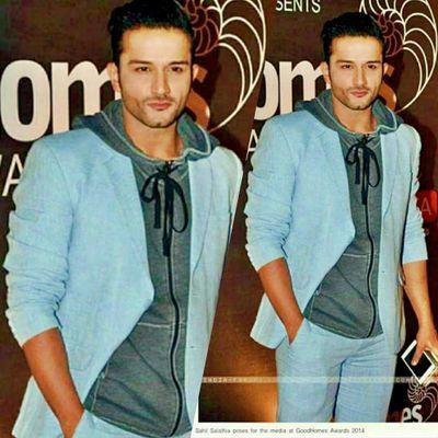 This is a fan page of #Everest star Sahil aka Arjun Sabharwal.. We adore and respect him..Follow him on  @SalathiaSahil ♥ He follows us :)