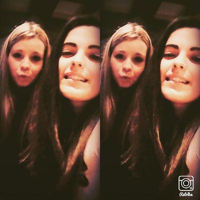 Que nunca nadie te quite esa sonrisa de la cara!Dicen que de los errores se aprende.Fiestera a tope,Estudiante de Gestión,Simplemente The Best!Arriba esas copas